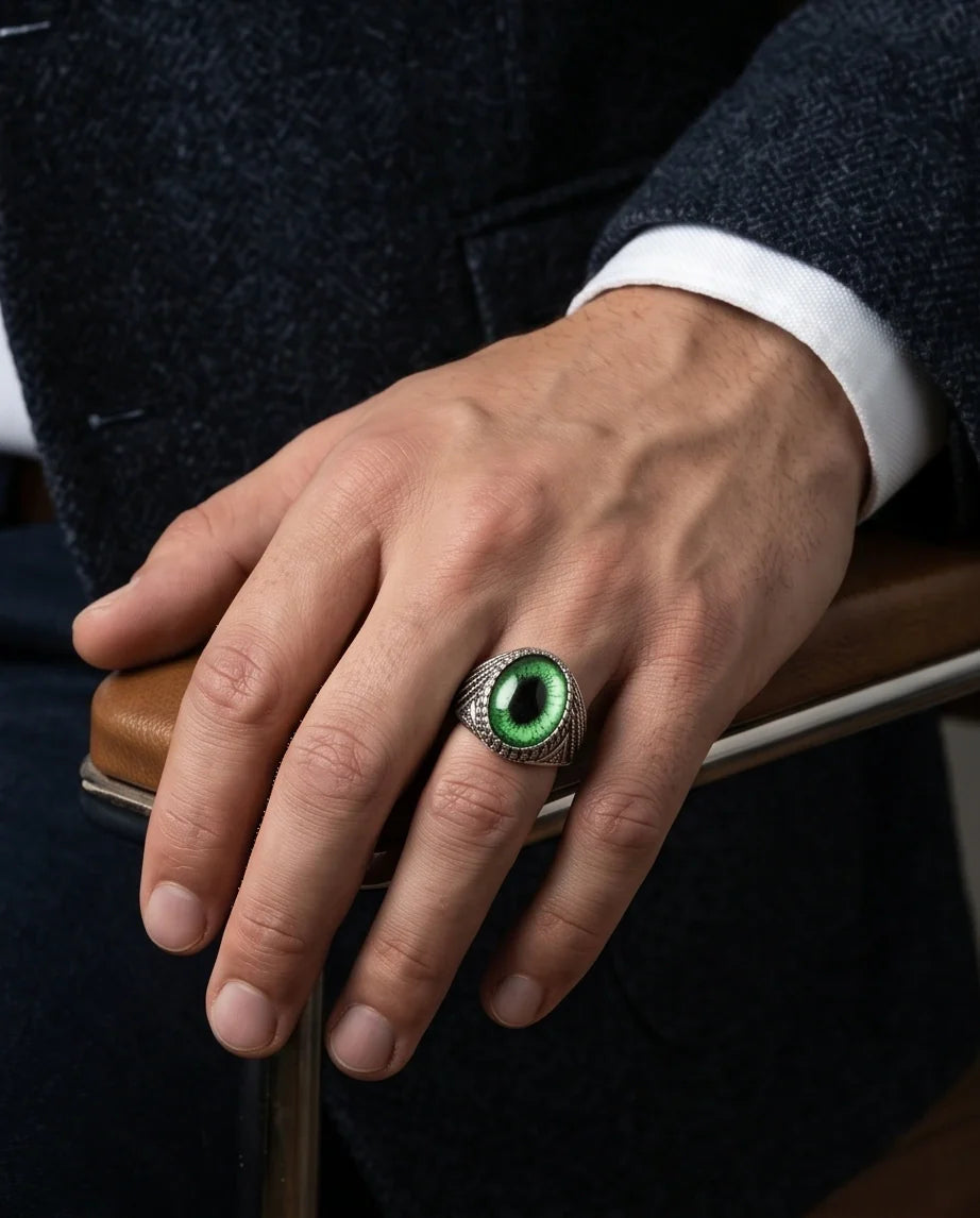 Vintage Sterling Silver Emerald Reptile's Eye Statement Ring