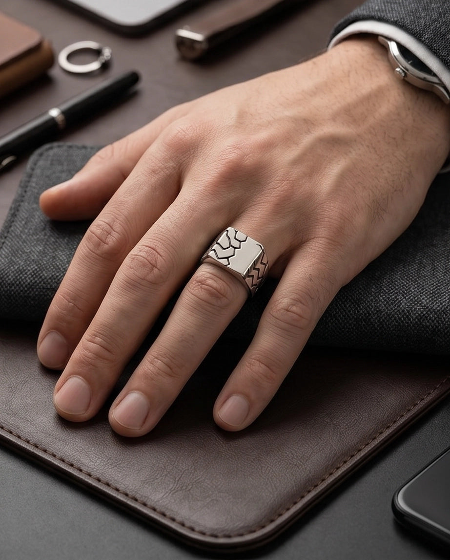 Fractured Asymmetric Signet Ring