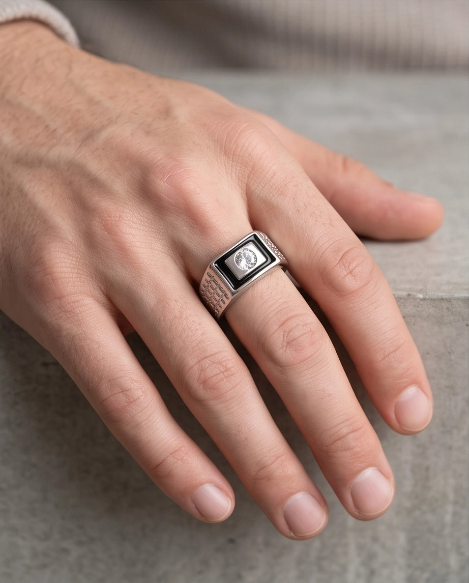 Brilliant Round Crystal Onyx-Inlay Brick-Link Band Silver Ring