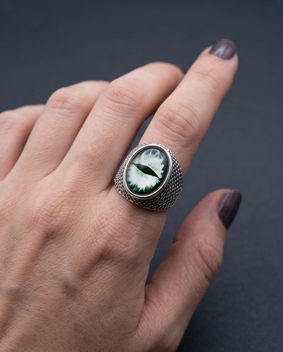 Slit-Pupil Obsidian Dragon-Eye Cabochon Scale-Band Silver Ring