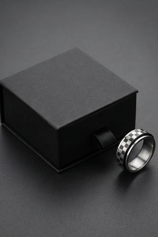 The Grand Prix: Checkered Racing Spinner Band