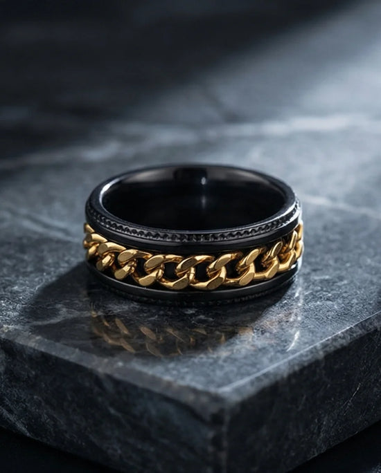 The Golden Link Spinner Ring