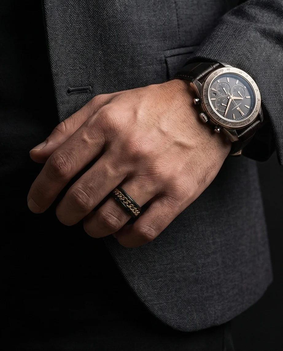 The Golden Link Spinner Ring