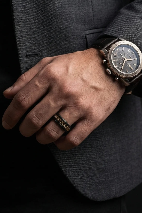 The Golden Link Spinner Ring