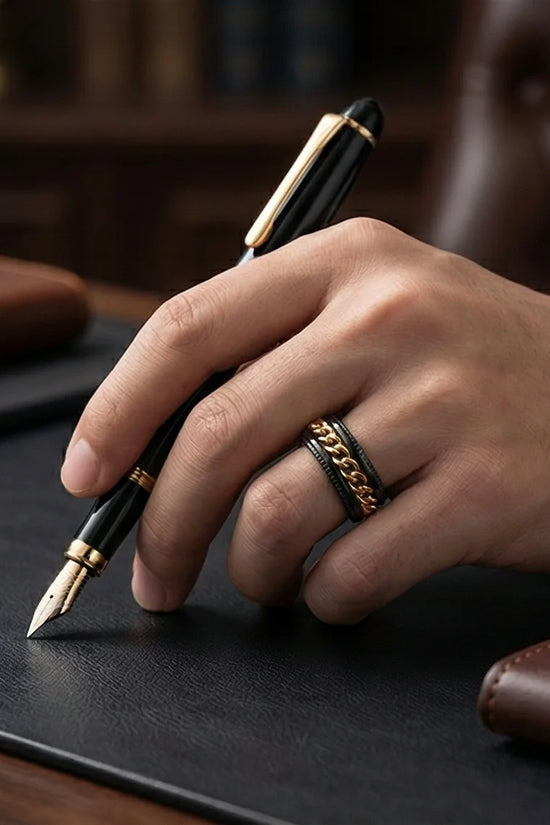 The Golden Link Spinner Ring