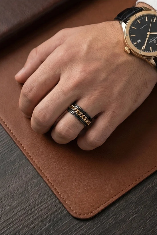 The Golden Link Spinner Ring