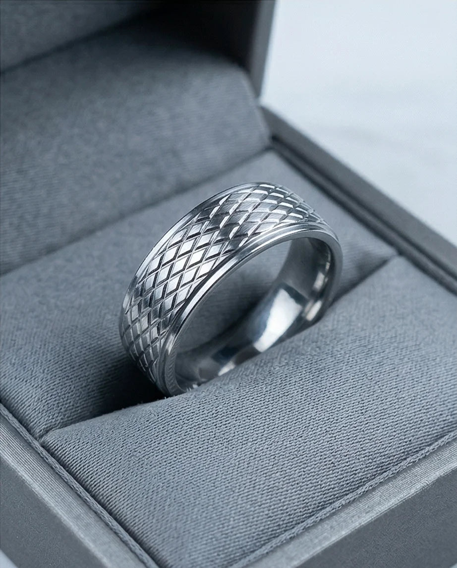 Diamond Meridian: Textured Industrial Statement Ring