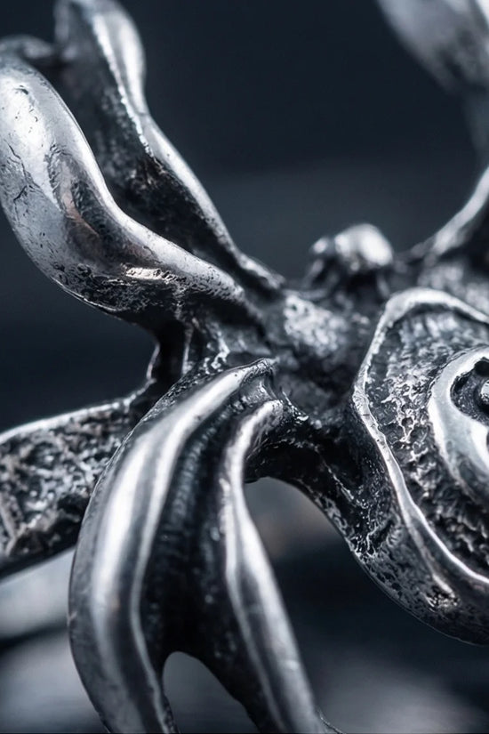 rachnid Hustle: 8-Ball Spider Statement Ring