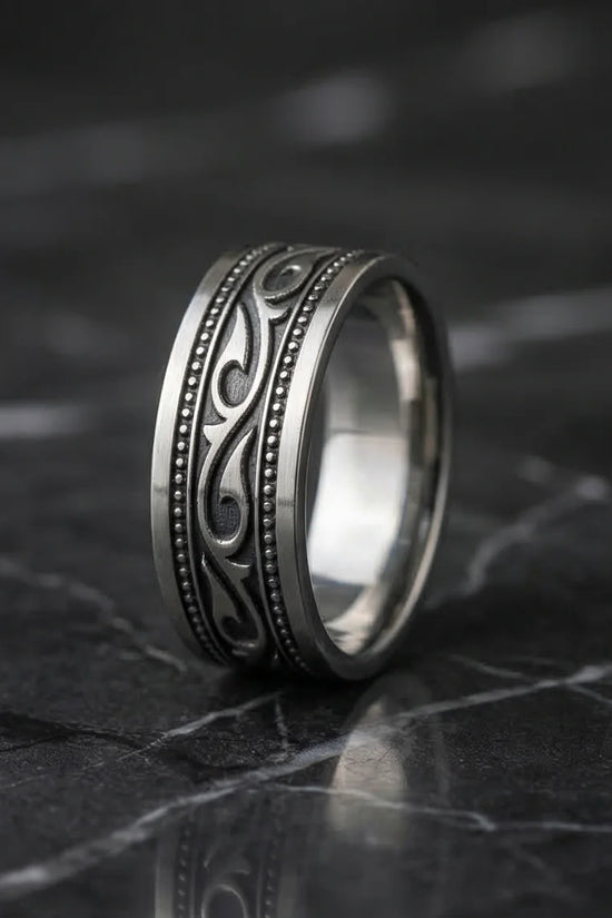 Noble Swirl: Detailed Vintage Statement Ring