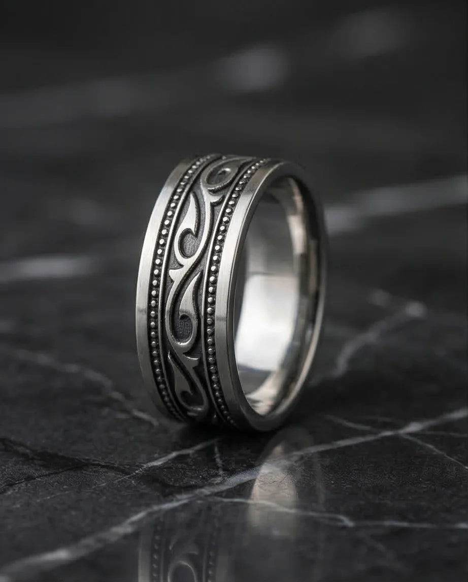 Noble Swirl: Detailed Vintage Statement Ring