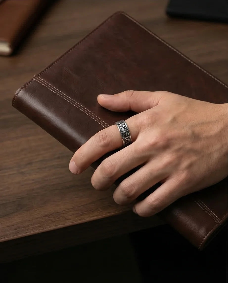 Noble Swirl: Detailed Vintage Statement Ring