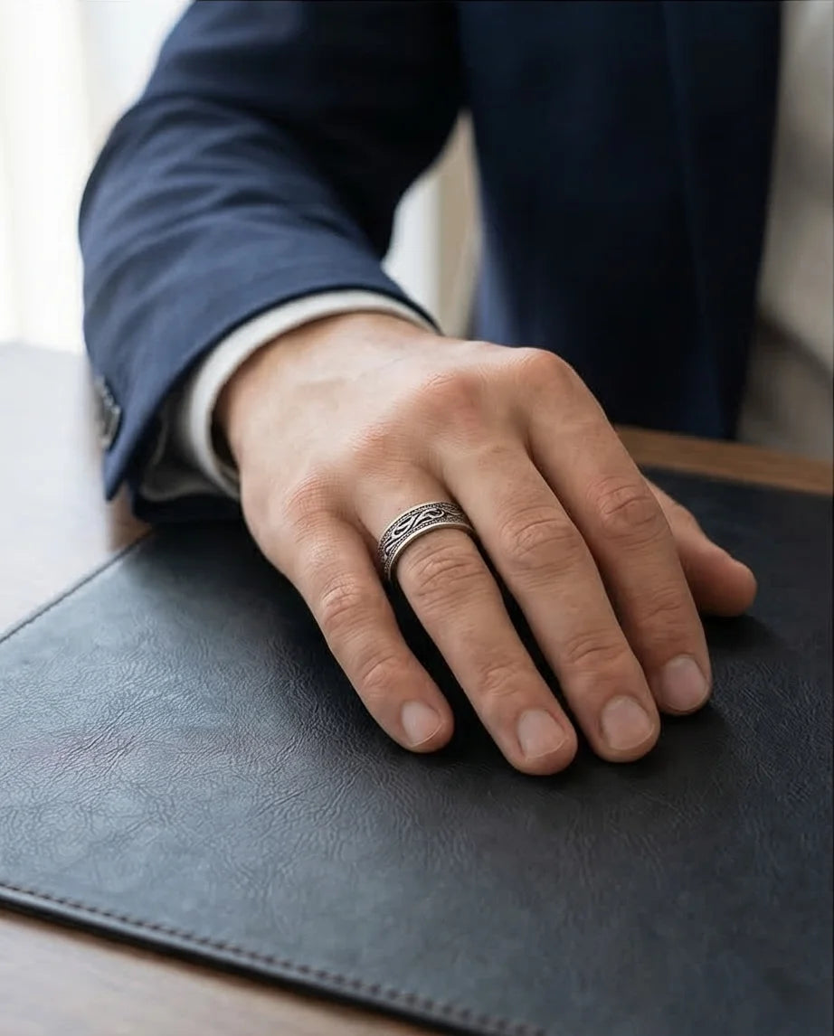 Noble Swirl: Detailed Vintage Statement Ring