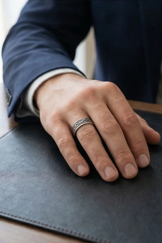 Noble Swirl: Detailed Vintage Statement Ring