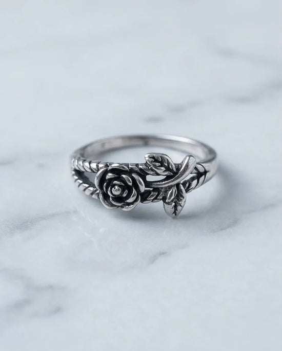 he Midnight Rose: Antique Floral Vine Ring