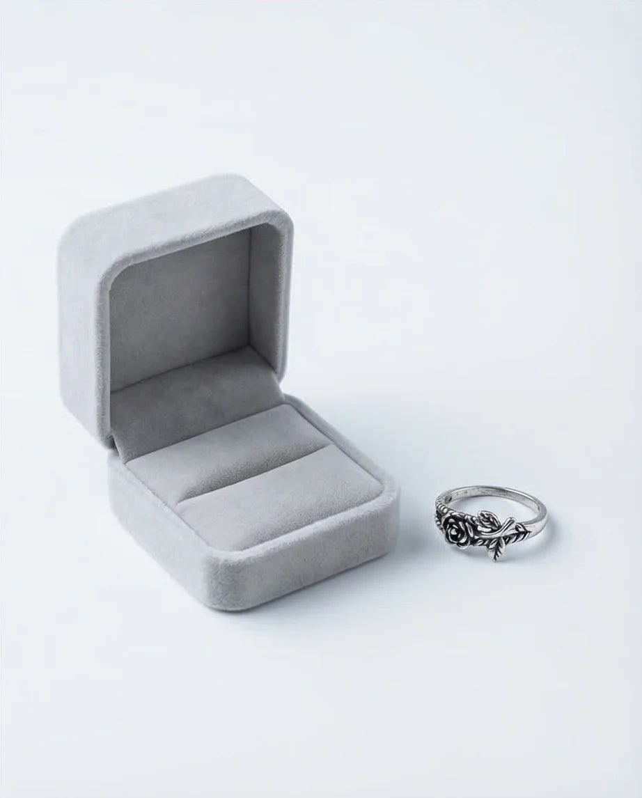 he Midnight Rose: Antique Floral Vine Ring