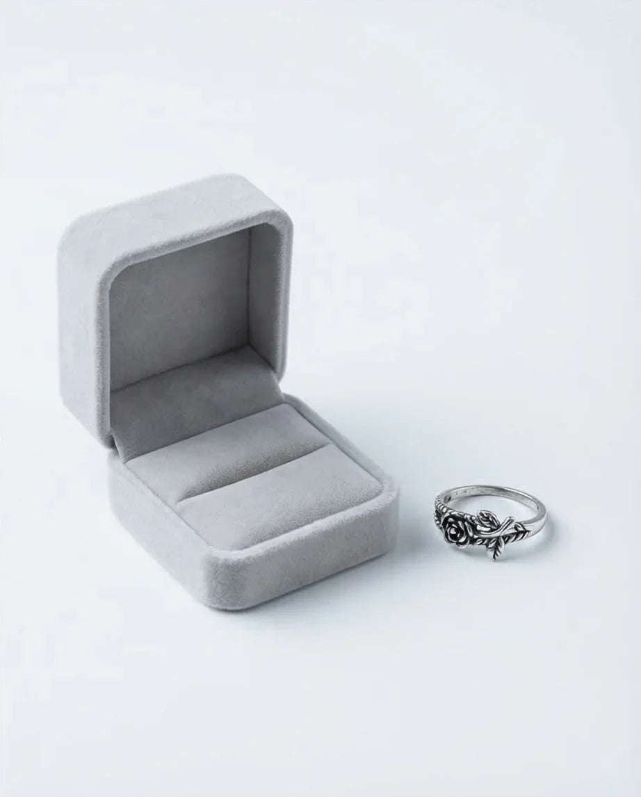he Midnight Rose: Antique Floral Vine Ring