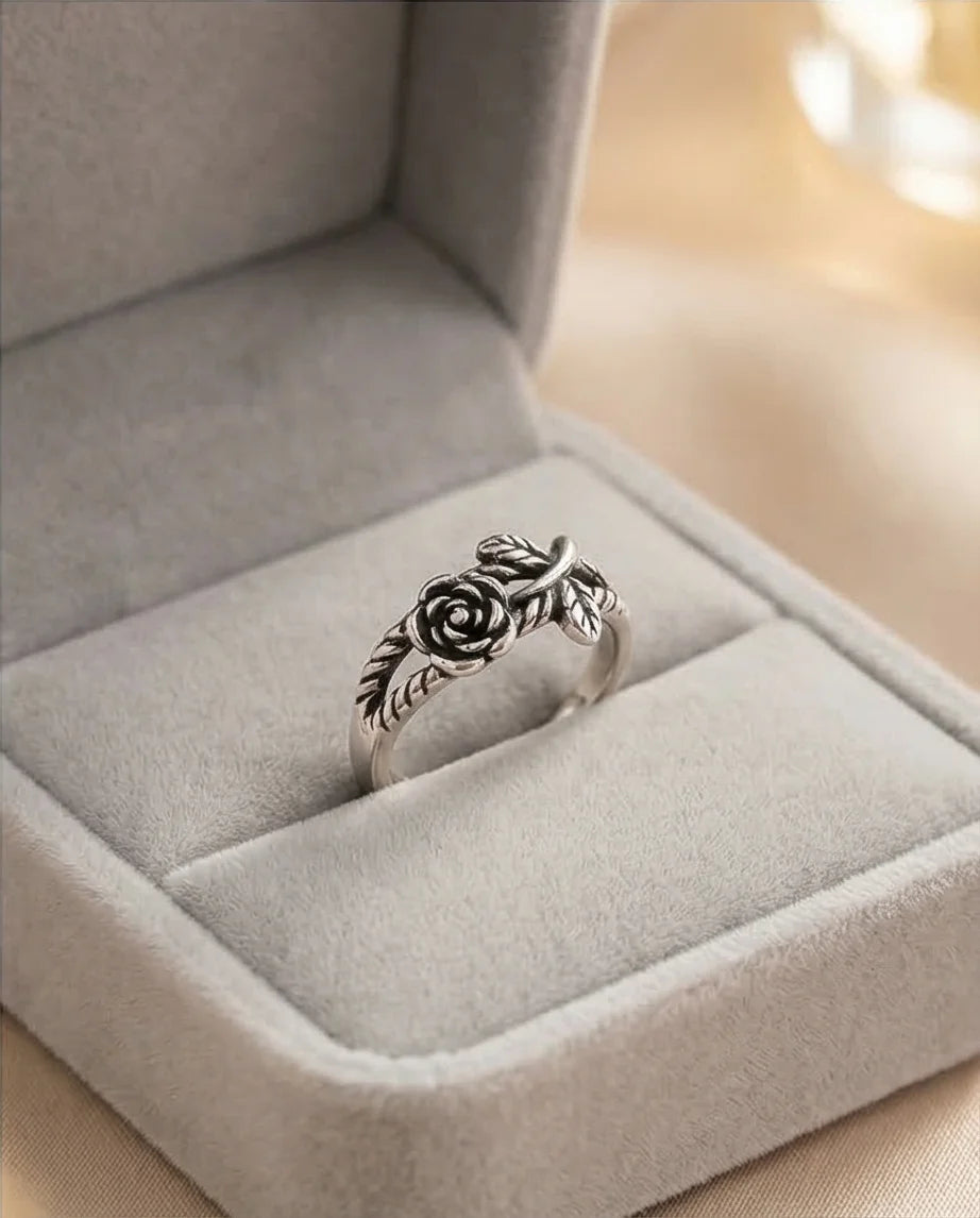he Midnight Rose: Antique Floral Vine Ring