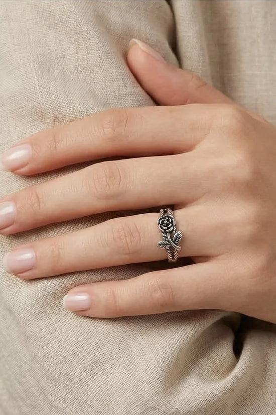 he Midnight Rose: Antique Floral Vine Ring