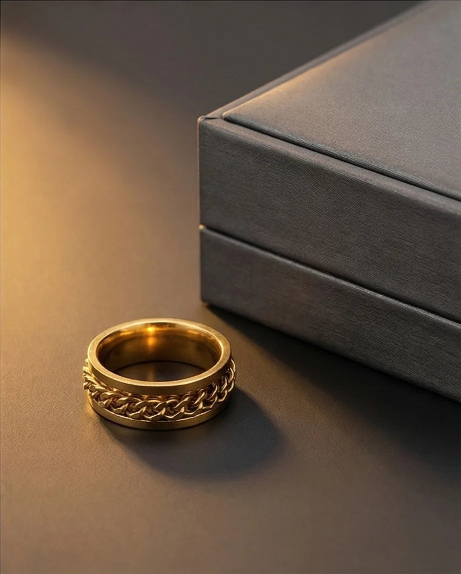 Imperial Dynasty: High-Gloss Gold Spinner Band