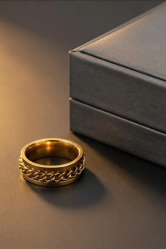 Imperial Dynasty: High-Gloss Gold Spinner Band