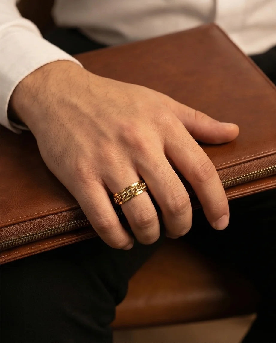 Imperial Dynasty: High-Gloss Gold Spinner Band