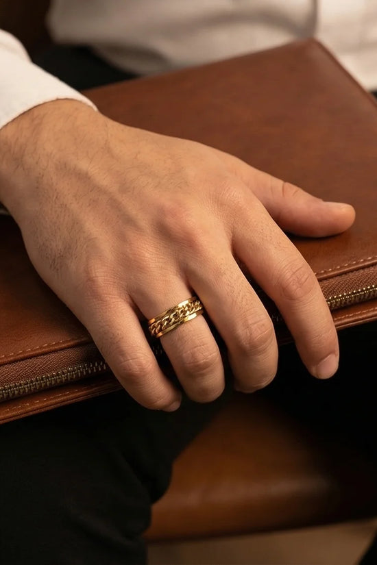 Imperial Dynasty: High-Gloss Gold Spinner Band