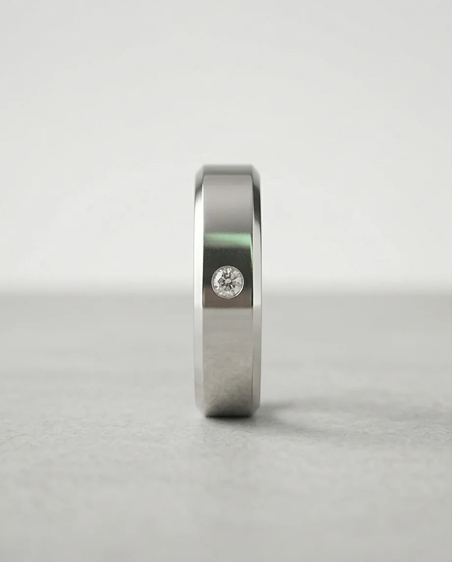 The Sterling Zenith: Minimalist Single-Stone Band