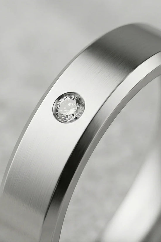 The Sterling Zenith: Minimalist Single-Stone Band