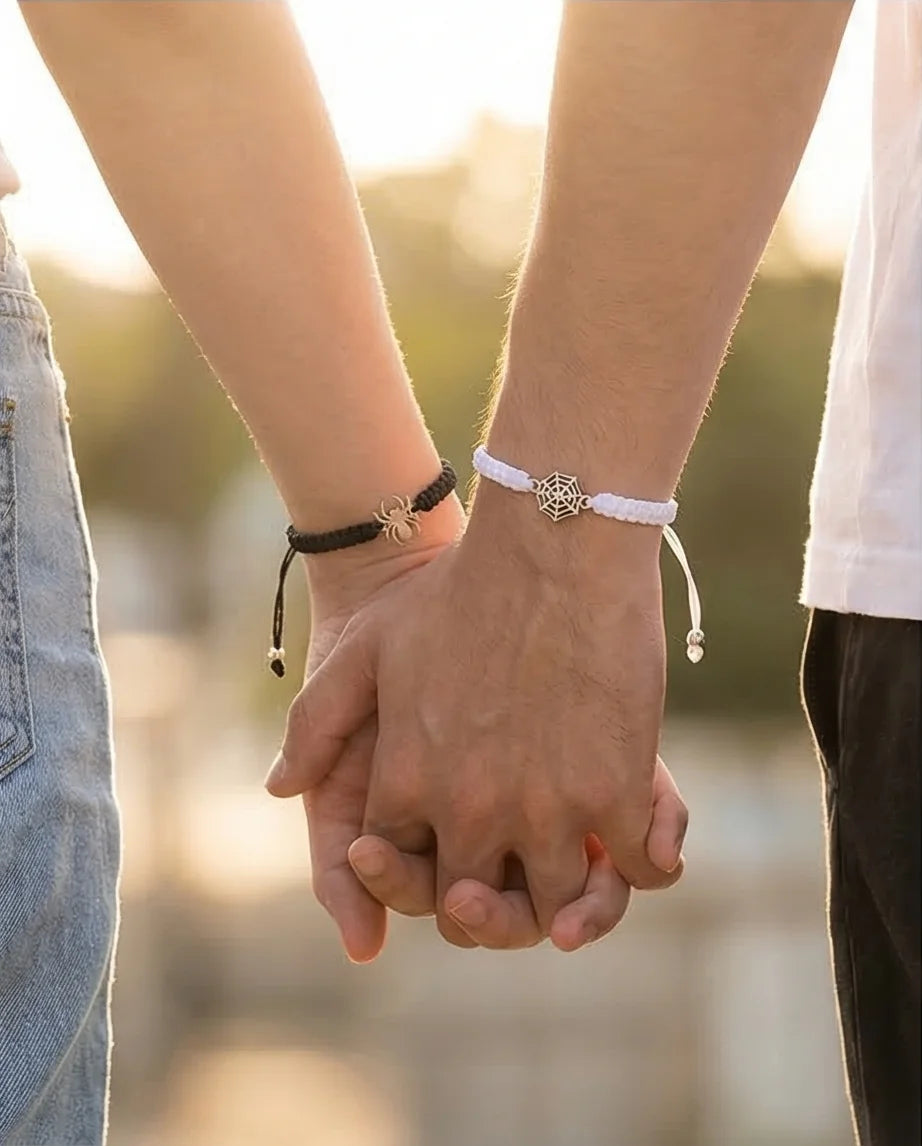 Linked Arachnid: Black & White Connection Set