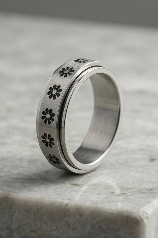 The Blooming Serenity: Daisy Spinner Ring