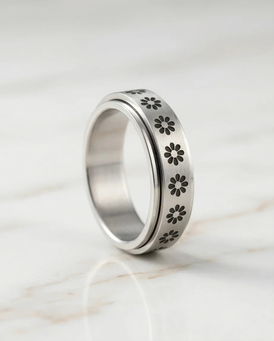 The Blooming Serenity: Daisy Spinner Ring