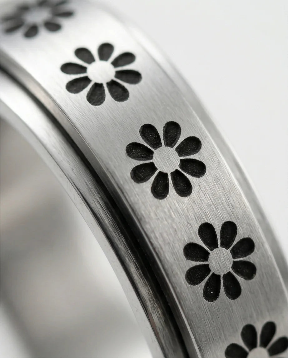 The Blooming Serenity: Daisy Spinner Ring