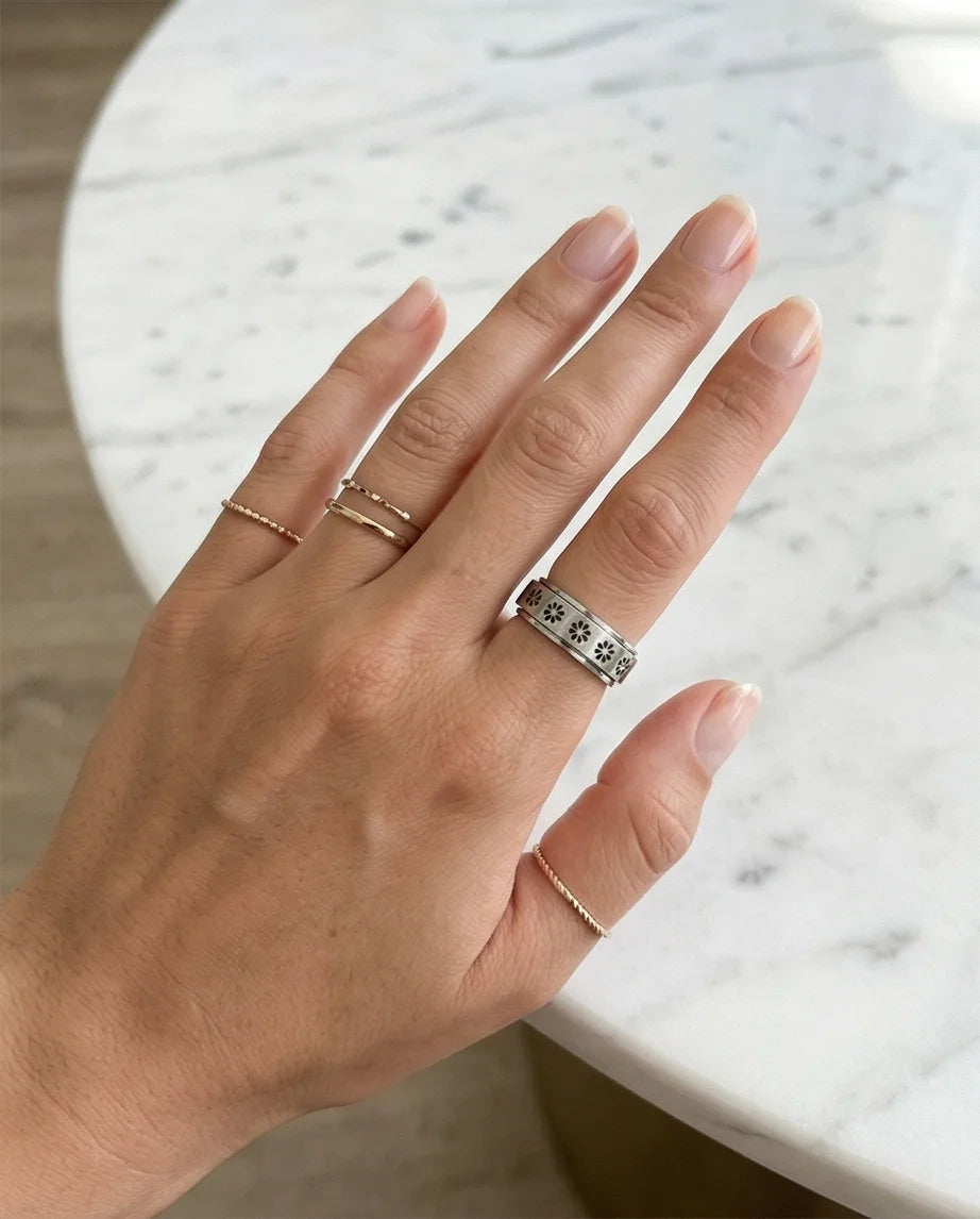 The Blooming Serenity: Daisy Spinner Ring