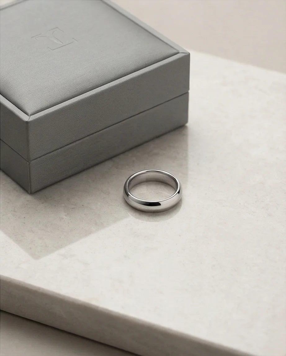 Eternal Horizon: Sleek Silver Comfort-Fit Band