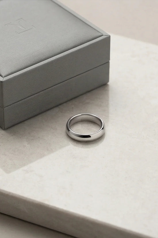 Eternal Horizon: Sleek Silver Comfort-Fit Band