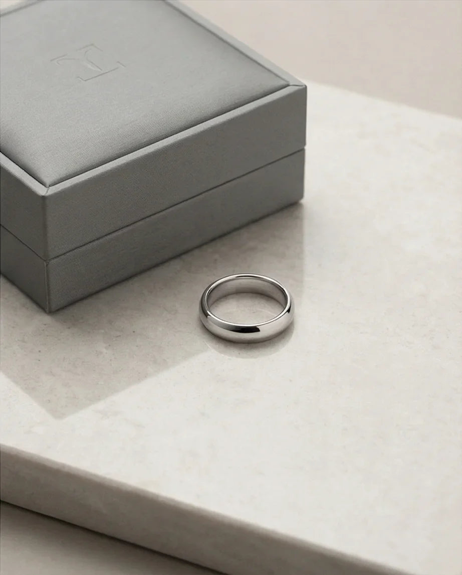 Eternal Horizon: Sleek Silver Comfort-Fit Band