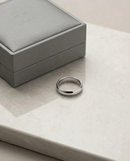 Eternal Horizon: Sleek Silver Comfort-Fit Band