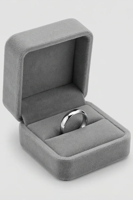 Eternal Horizon: Sleek Silver Comfort-Fit Band