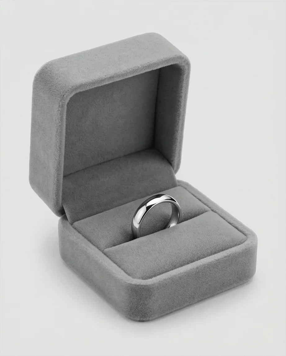 Eternal Horizon: Sleek Silver Comfort-Fit Band