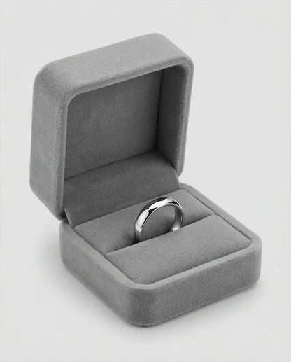 Eternal Horizon: Sleek Silver Comfort-Fit Band