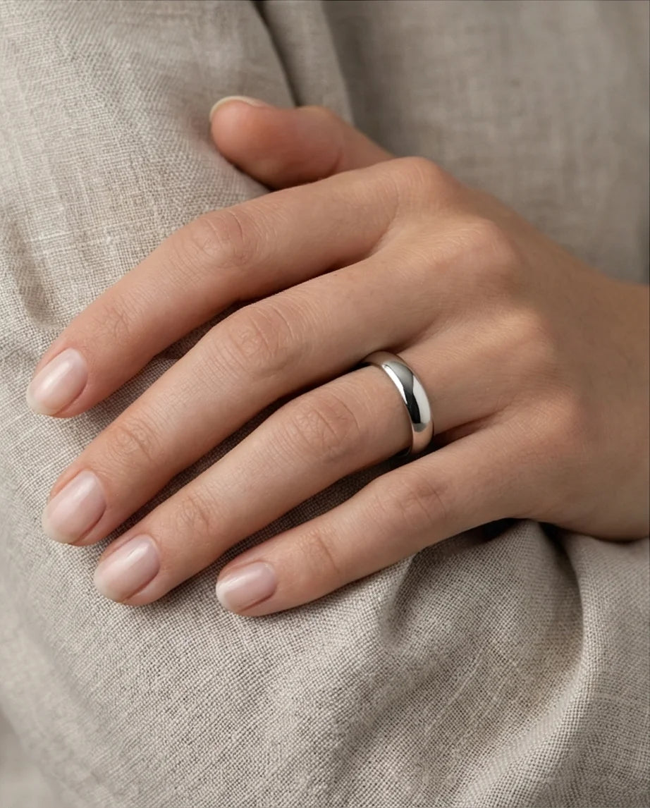 Eternal Horizon: Sleek Silver Comfort-Fit Band