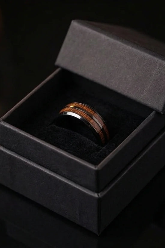 The Heritage Inlay: Polished Ebony & Timber Band