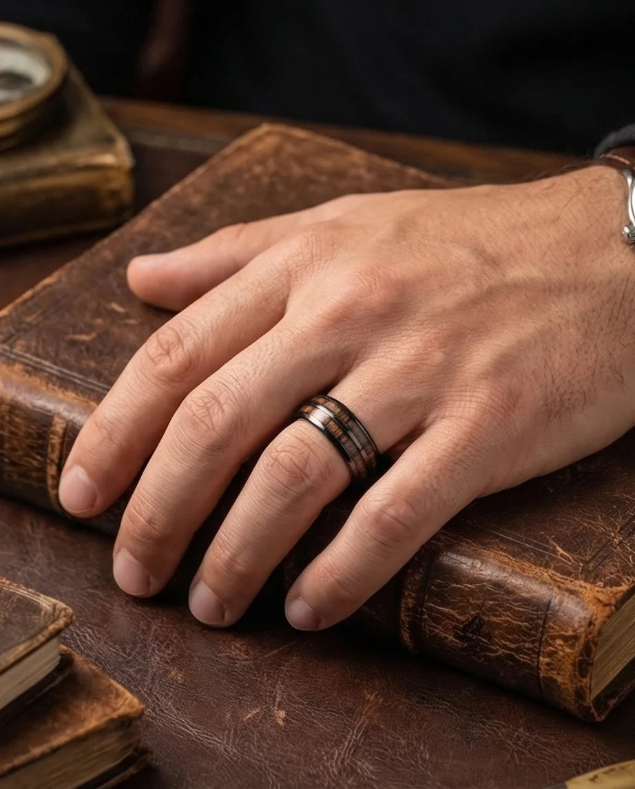 The Heritage Inlay: Polished Ebony & Timber Band