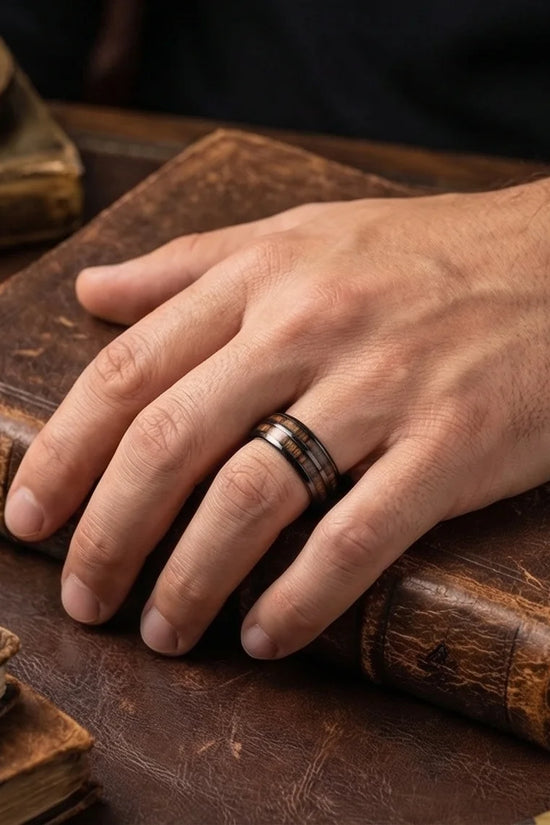 The Heritage Inlay: Polished Ebony & Timber Band