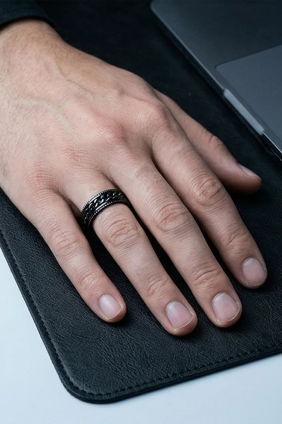 The Obsidian Kinetic: Industrial Chain Spinner Band