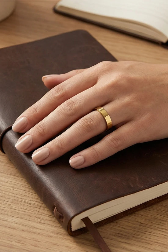 Pure Aurelian: Minimalist Architectural Gold Ring