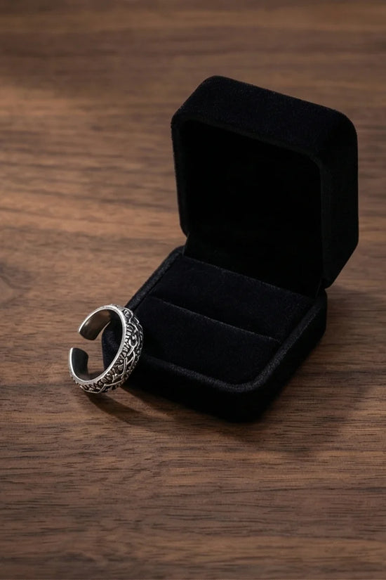 The Shadow Briar: Antique Thorn Adjustable Ring