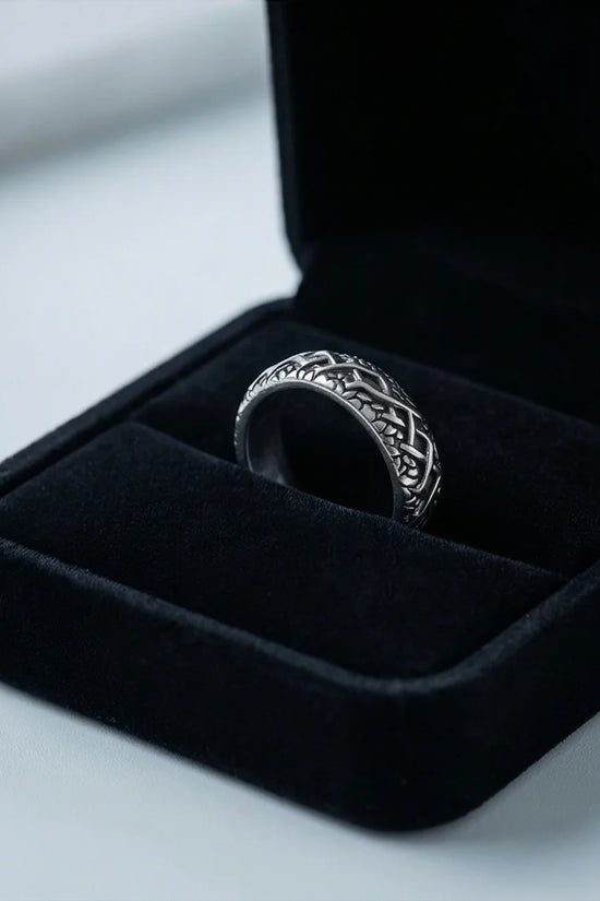 The Shadow Briar: Antique Thorn Adjustable Ring