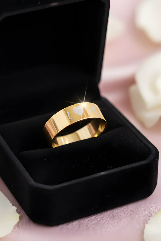 Gold Love Engraved Ring 6,6cm