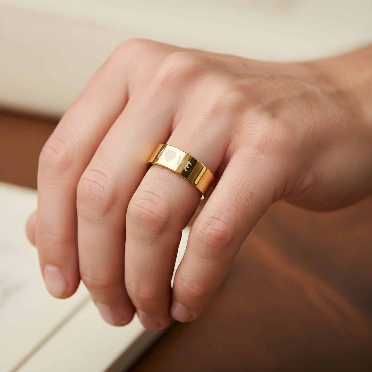 Gold Love Engraved Ring 6,6cm